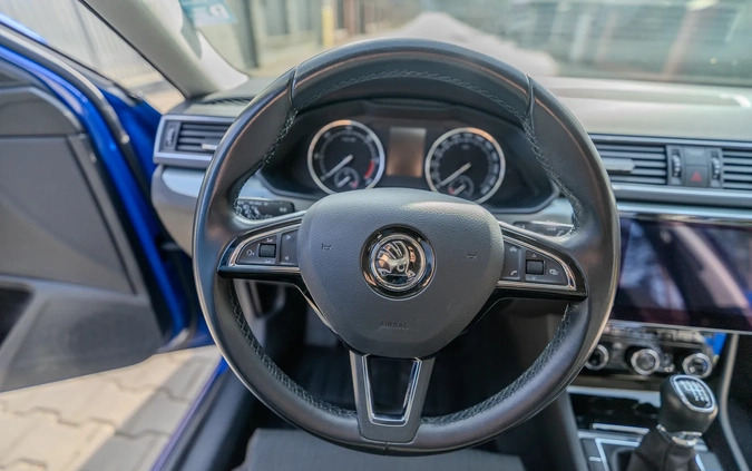 Skoda Superb cena 75000 przebieg: 153000, rok produkcji 2018 z Tolkmicko małe 154